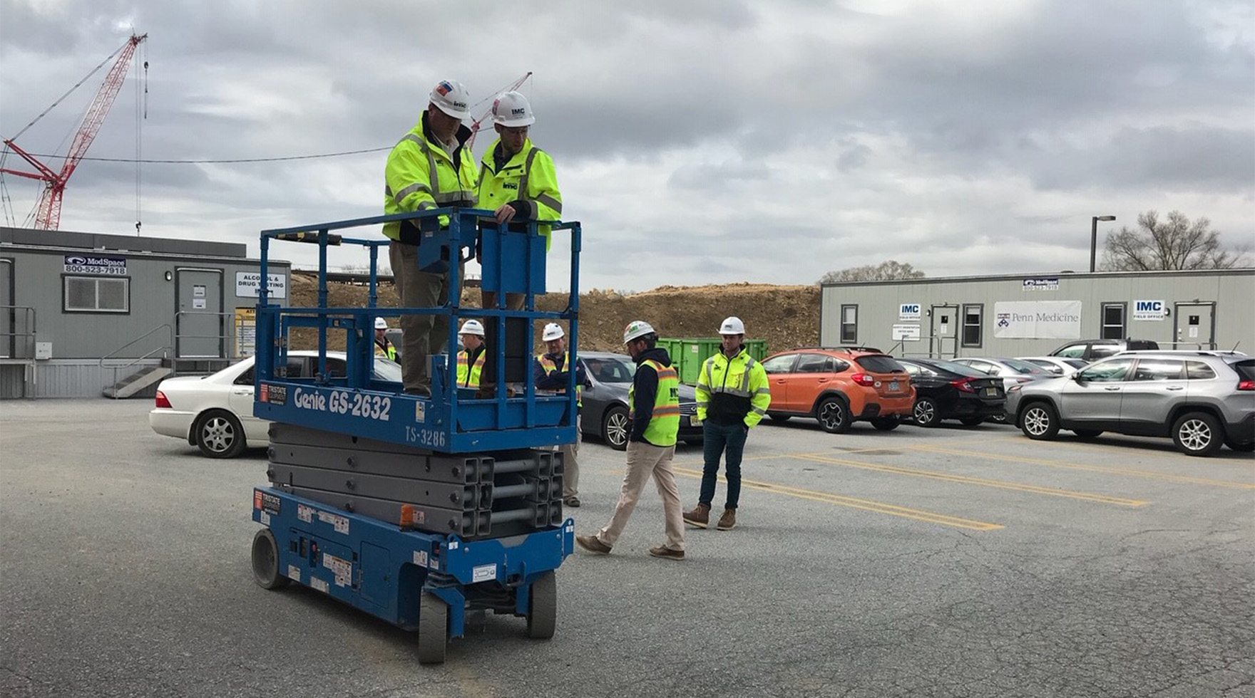 Two IMC employees ensuring appropriate safety procedures at the project site